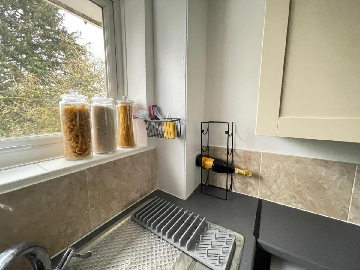 Lovely 1 Bed Home Near Hospital, With Parking & Garden Work Contractor Leisure, Sapphire Cambridge  Exterior photo