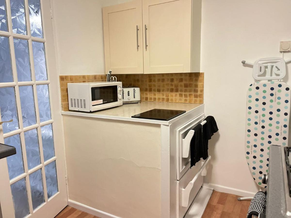 Lovely 1 Bed Home Near Hospital, With Parking & Garden Work Contractor Leisure, Sapphire Cambridge  Exterior photo